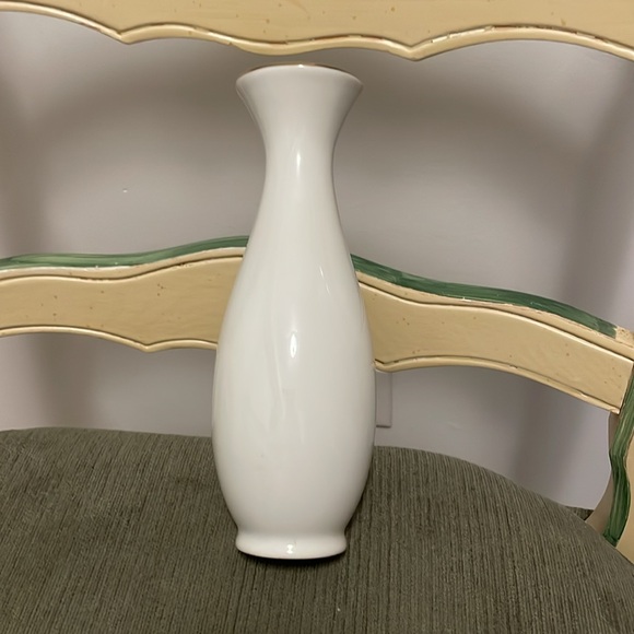 HOLLY HOBBIE // porcelain vase // “happiness is having someone to care for” - Picture 5 of 13